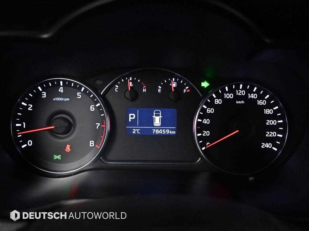 KIA Carens - Vista 8