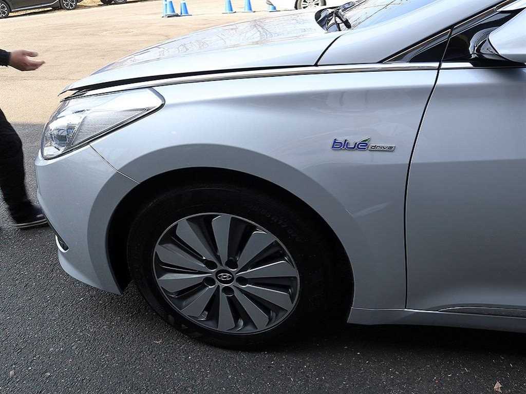 HYUNDAI Grandeur 2015 Plateado - Importación desde Corea - HF Imports Iquique - Foto 18