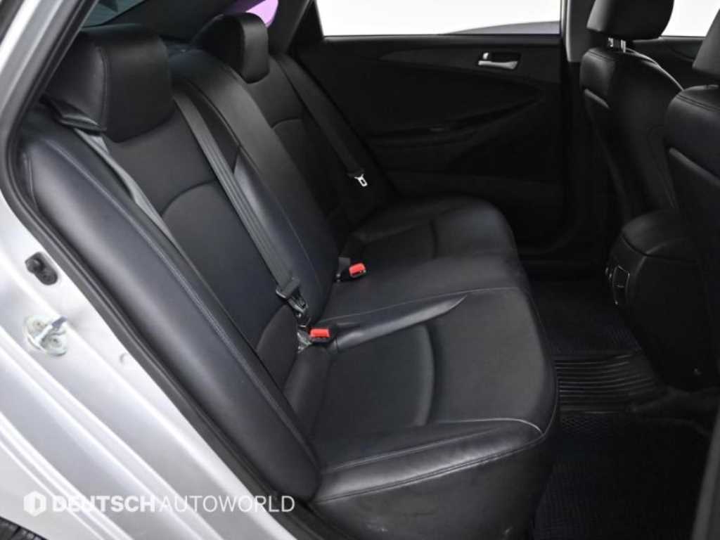 HYUNDAI Sonata - Vista 12