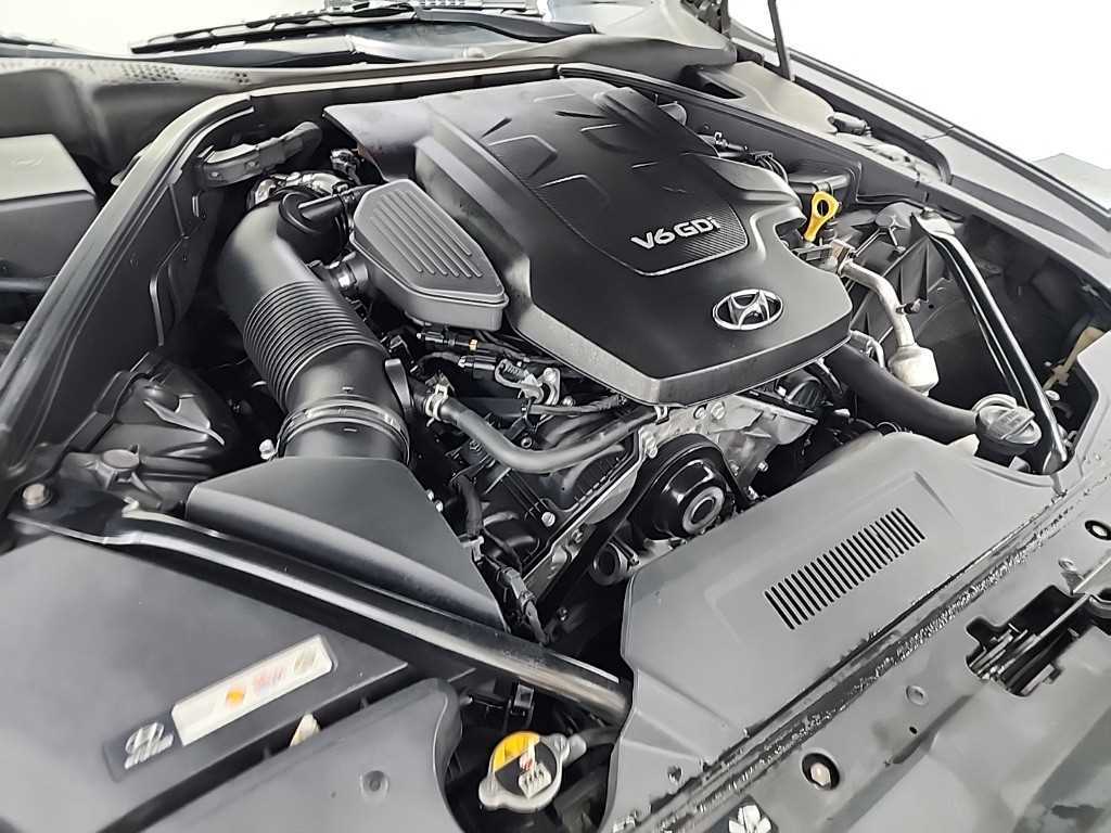 HYUNDAI Genesis - Vista 5