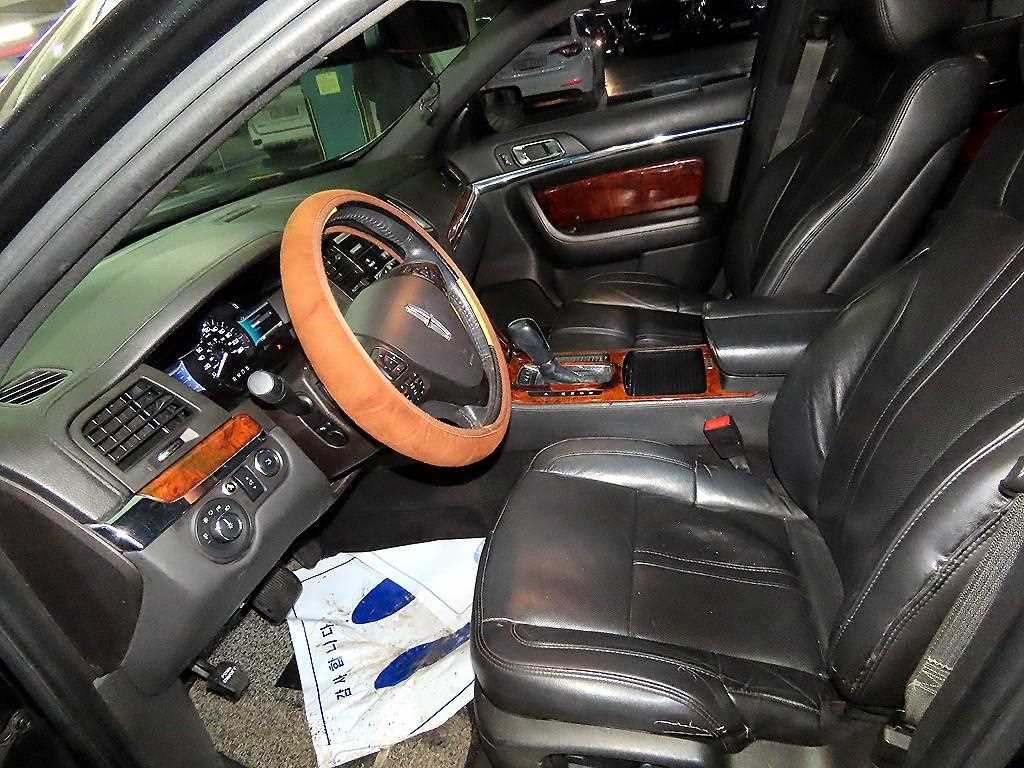 Lincoln MKS - Vista 6