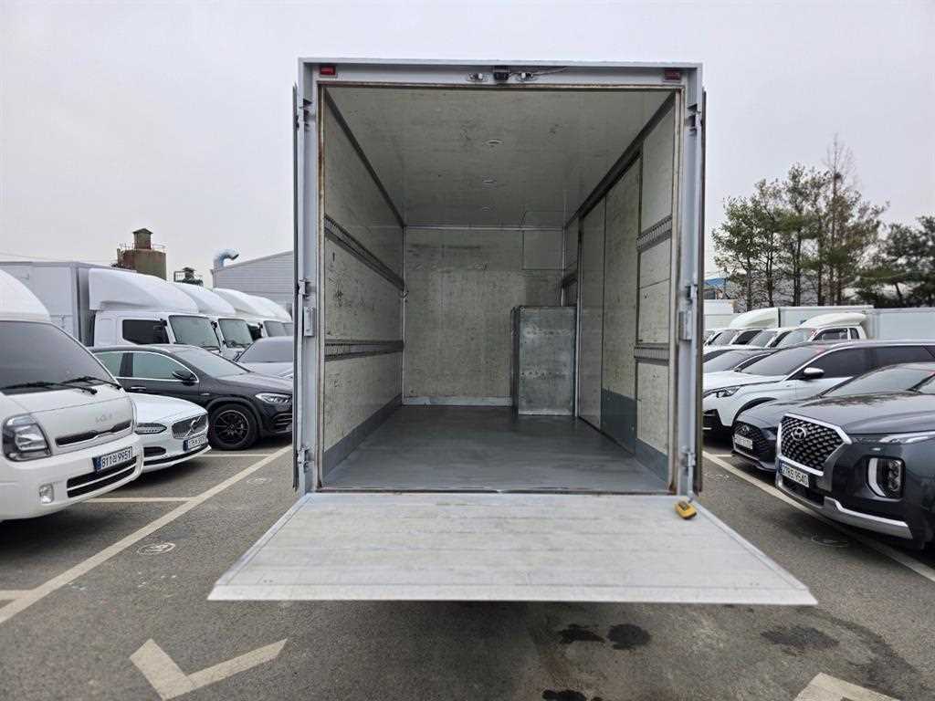 medium and large cargo truck - Vista 8