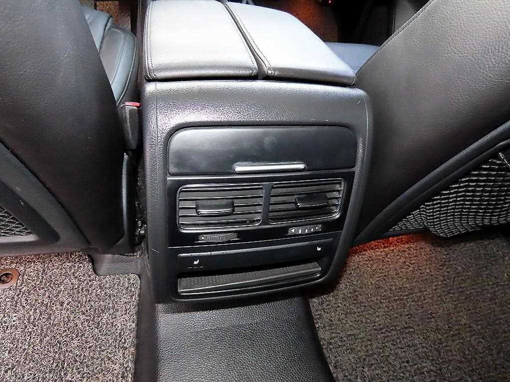 Volkswagen Touareg 2015 Café - Importación desde Corea - HF Imports Iquique - Foto 15