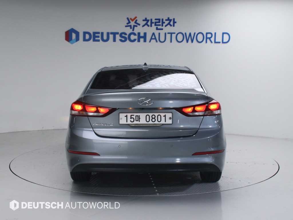 HYUNDAI Avante - Vista 4