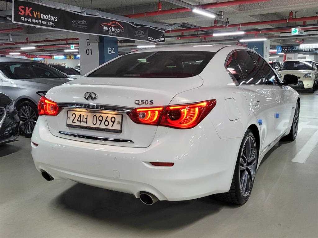 Infiniti Q - Vista 3