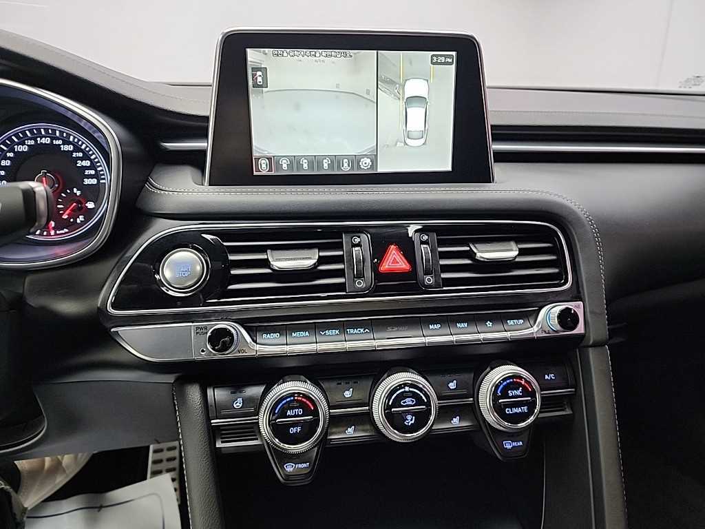 Genesis G70 - Vista 10