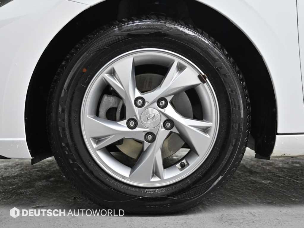 HYUNDAI Avante - Vista 5