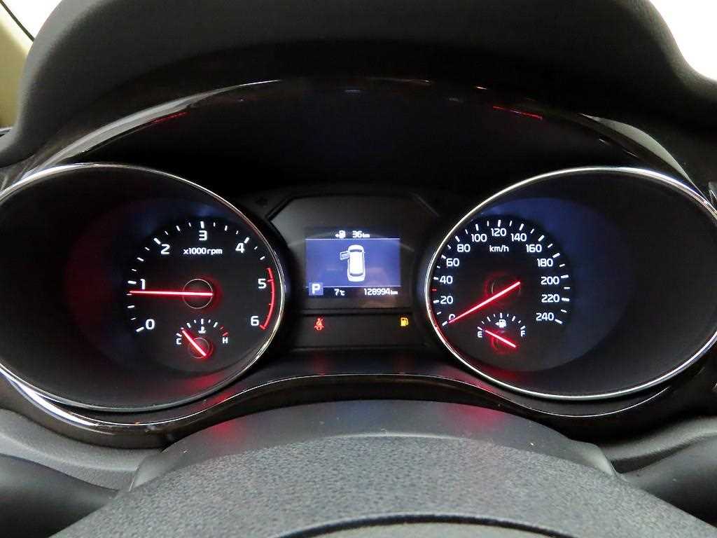 KIA Carnival - Vista 5