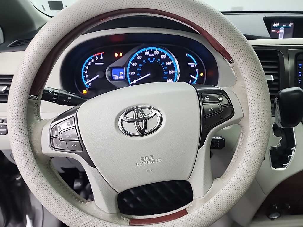 Toyota Siena - Vista 9