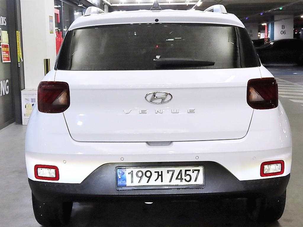 HYUNDAI Venue - Vista 5