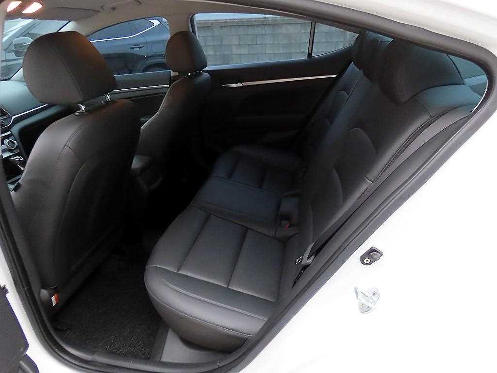 HYUNDAI Avante - Vista 6