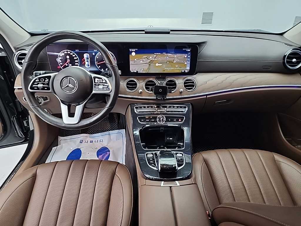 Mercedes Benz E class - Vista 7