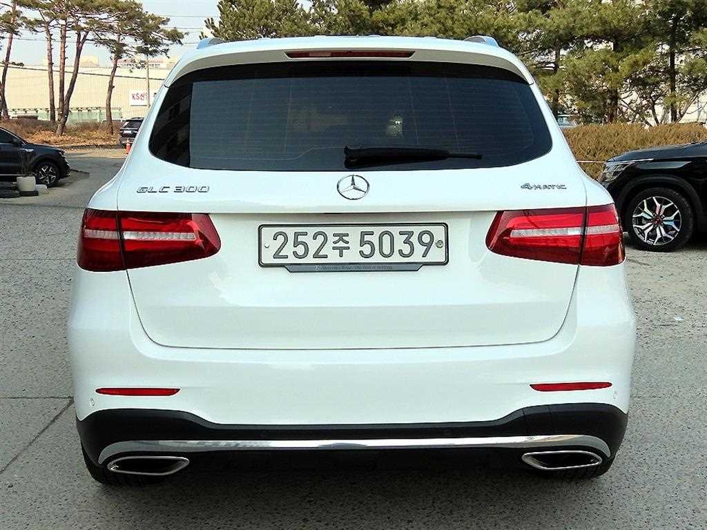 Mercedes Benz GLC Class - Vista 4