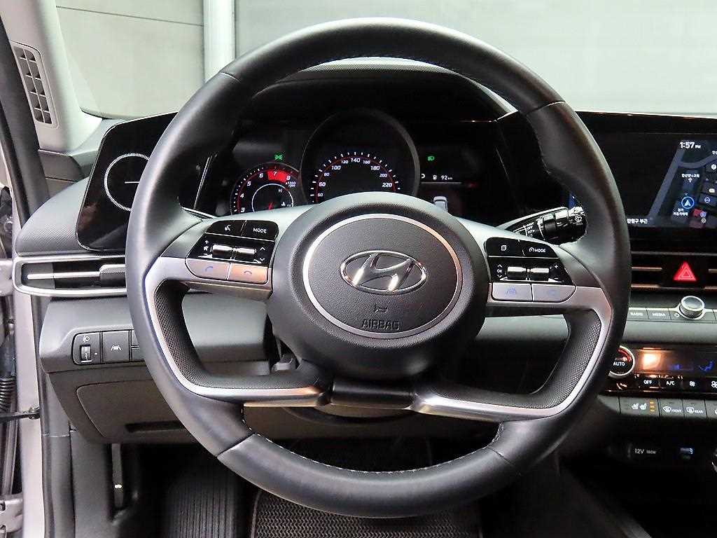 HYUNDAI Avante - Vista 9