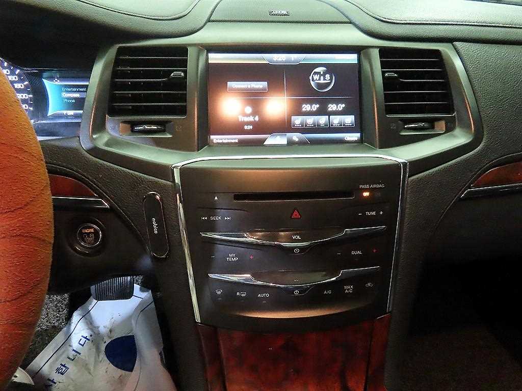 Lincoln MKS - Vista 11