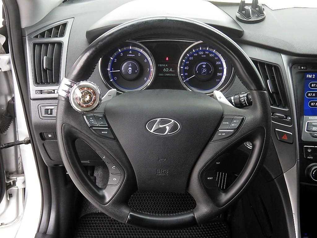 HYUNDAI Sonata - Vista 9