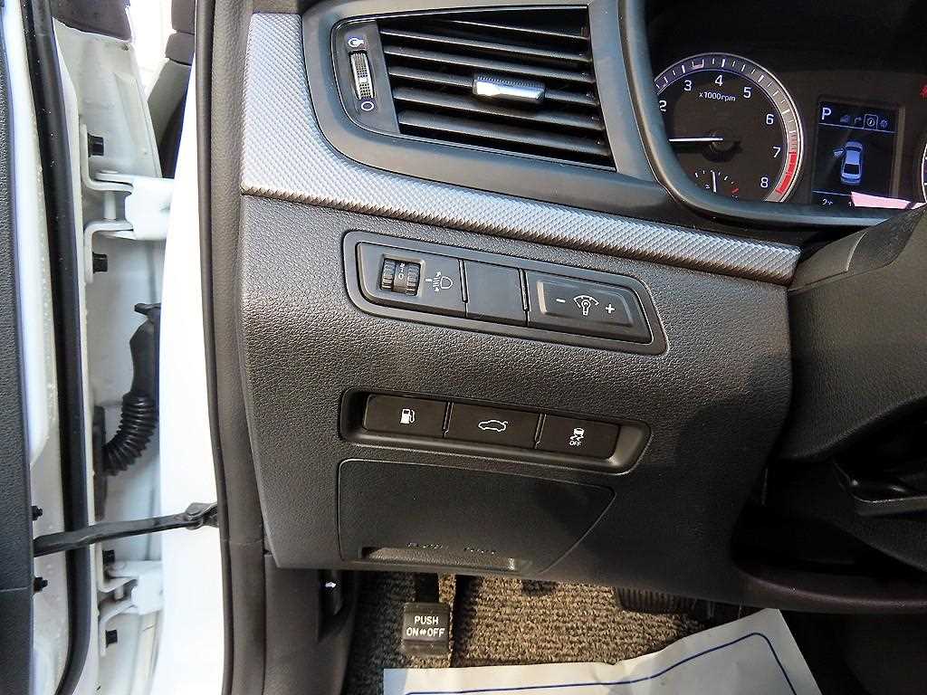 HYUNDAI Sonata - Vista 12