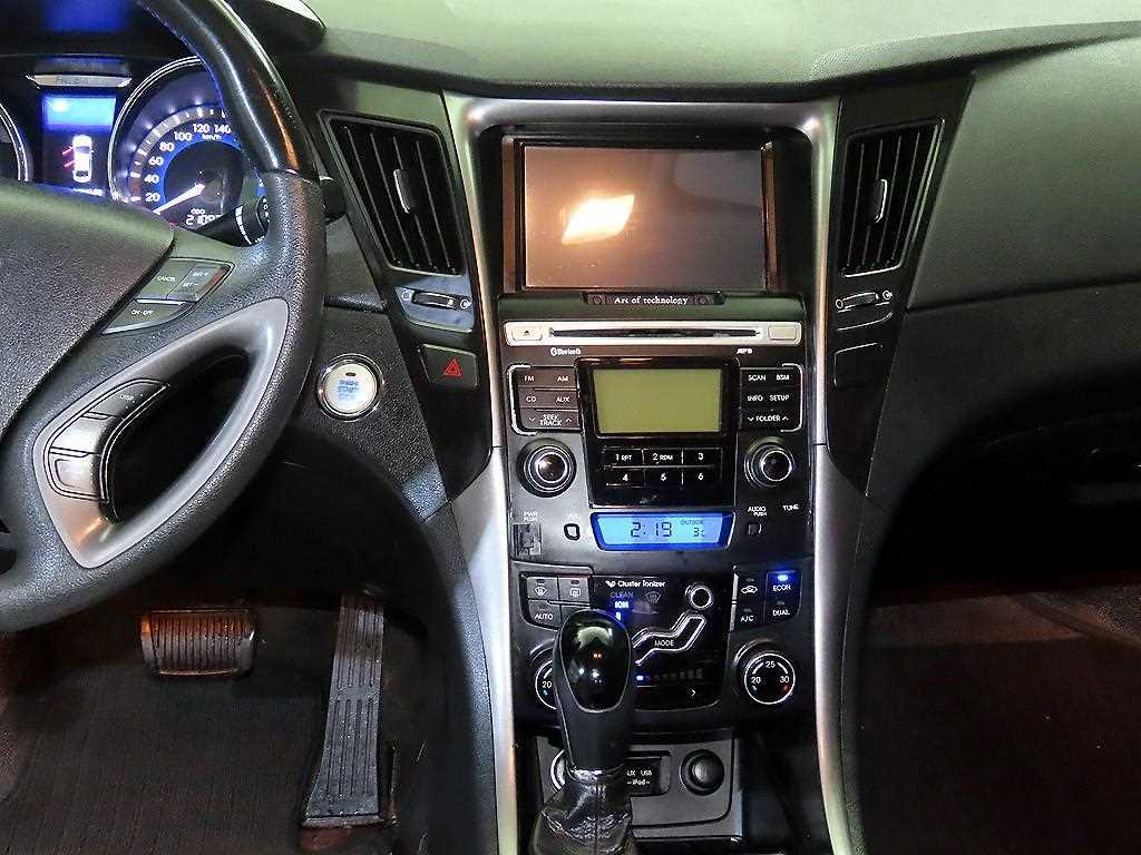 HYUNDAI Sonata - Vista 11