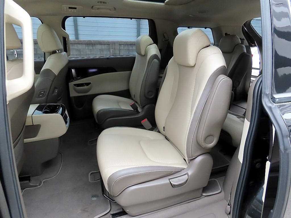 KIA Carnival - Vista 6