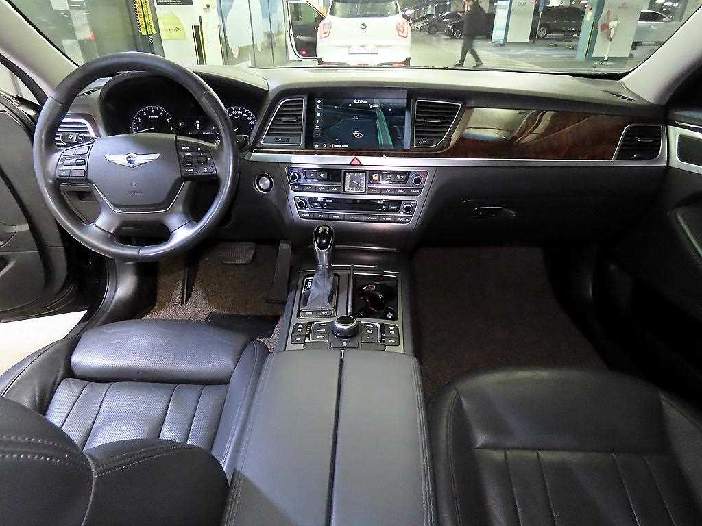 HYUNDAI Genesis - Vista 10