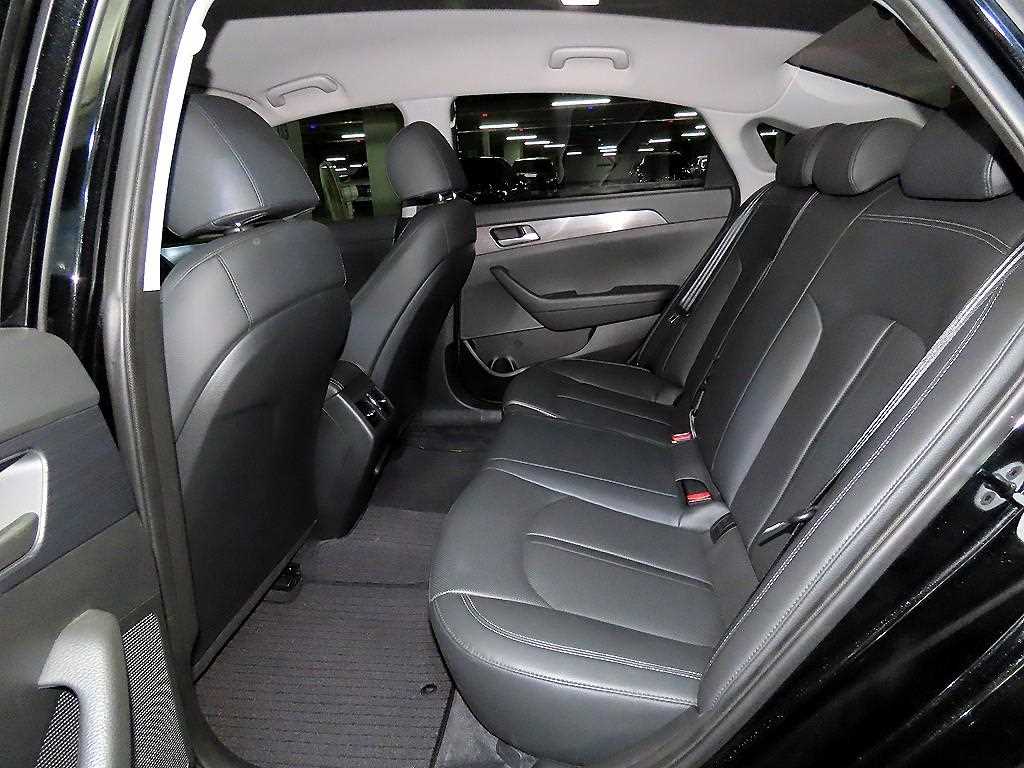 HYUNDAI Sonata - Vista 7