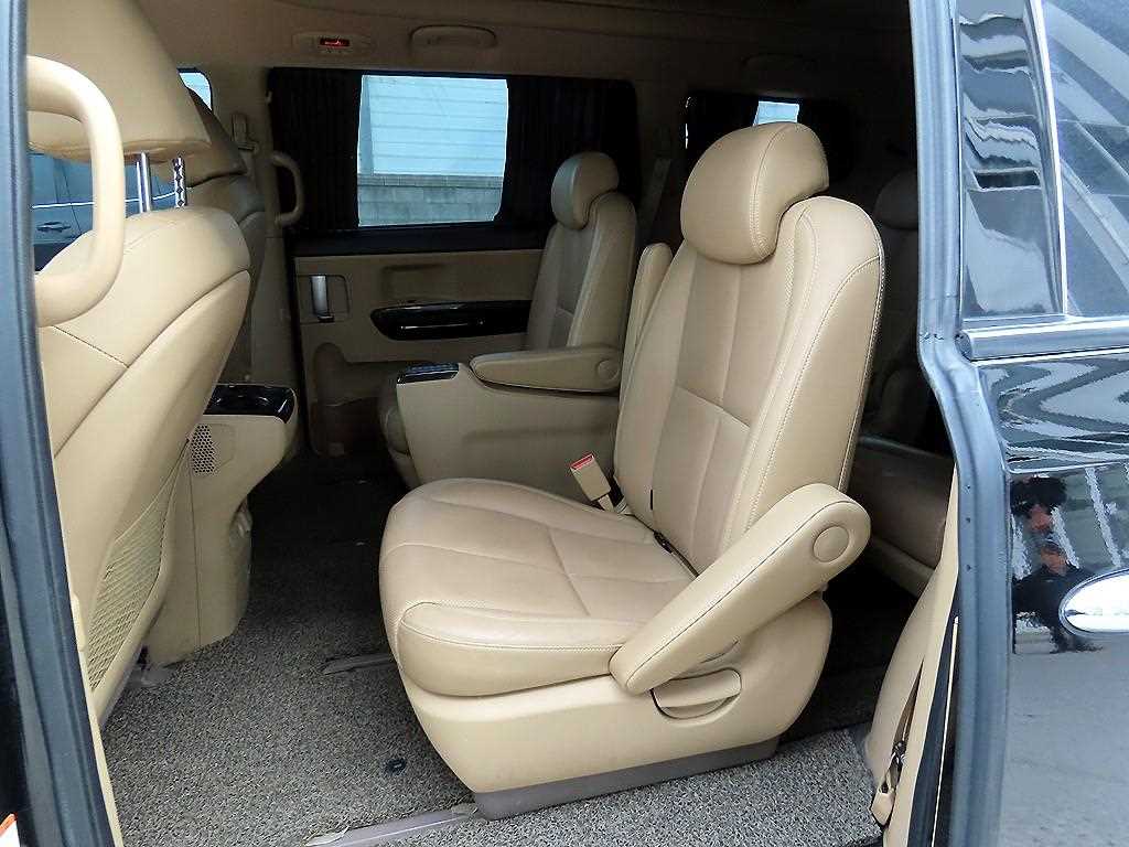 KIA Carnival - Vista 6