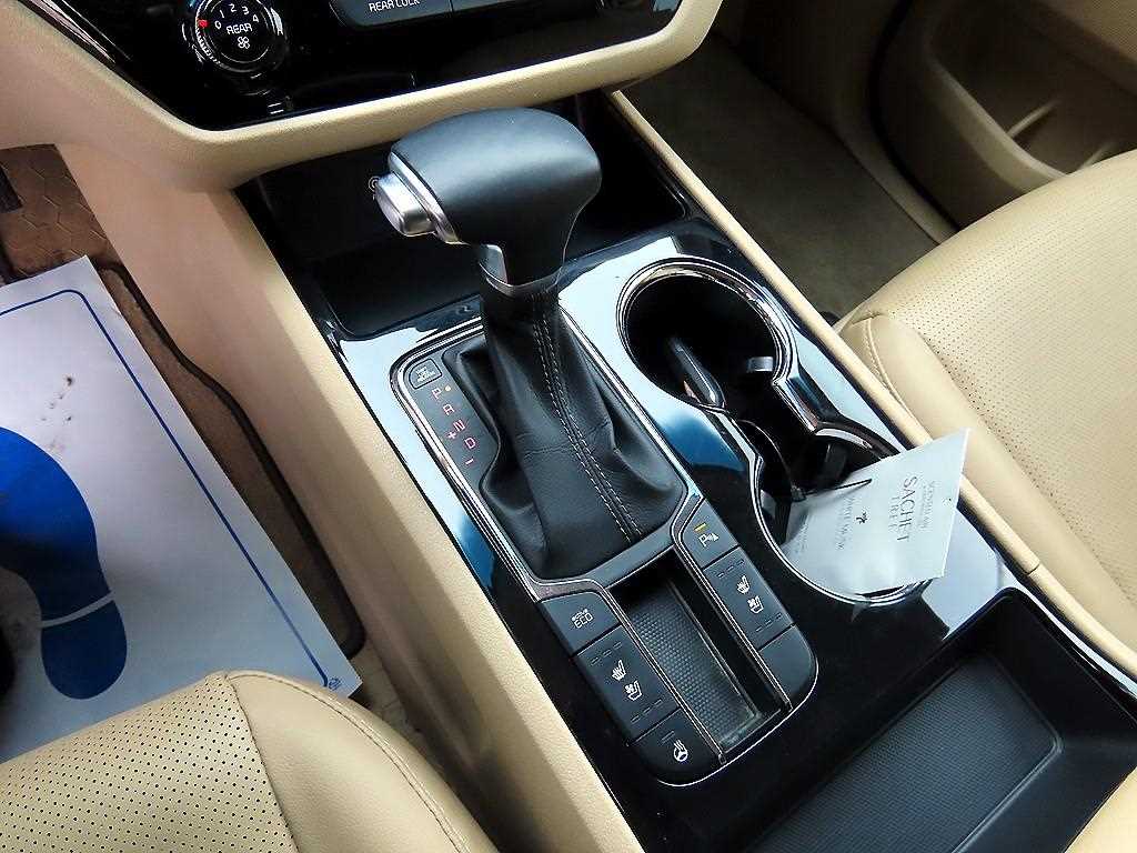 KIA Carnival - Vista 11