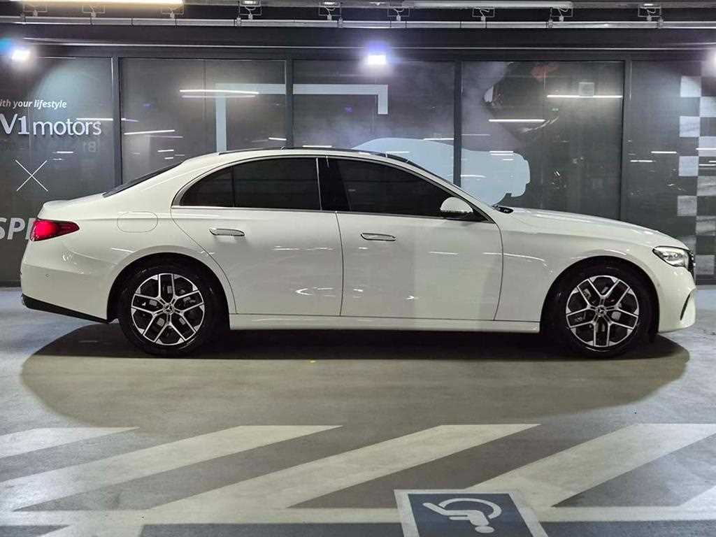 Mercedes Benz E class - Vista 3