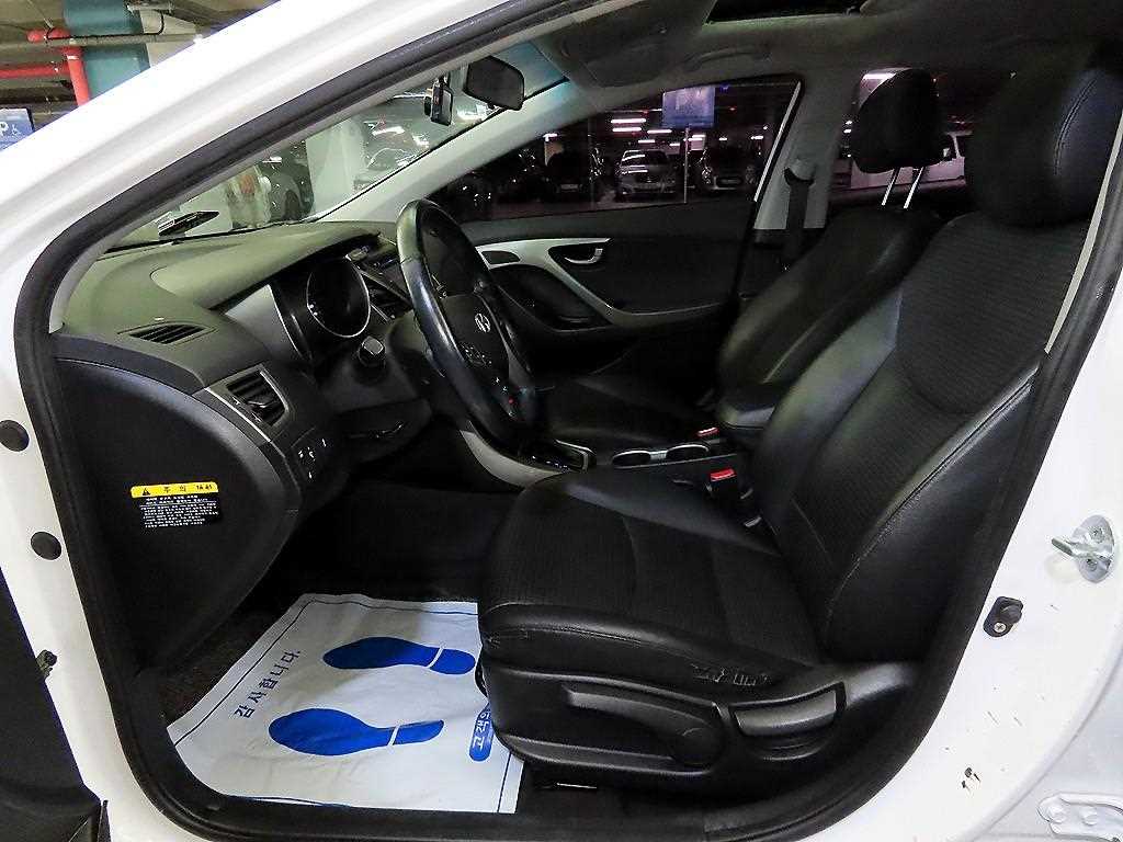 HYUNDAI Avante - Vista 6