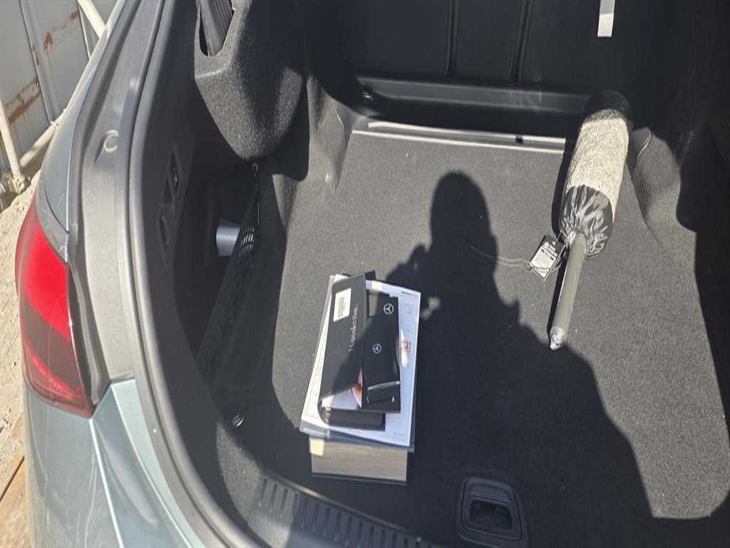 Mercedes Benz E class - Vista 8