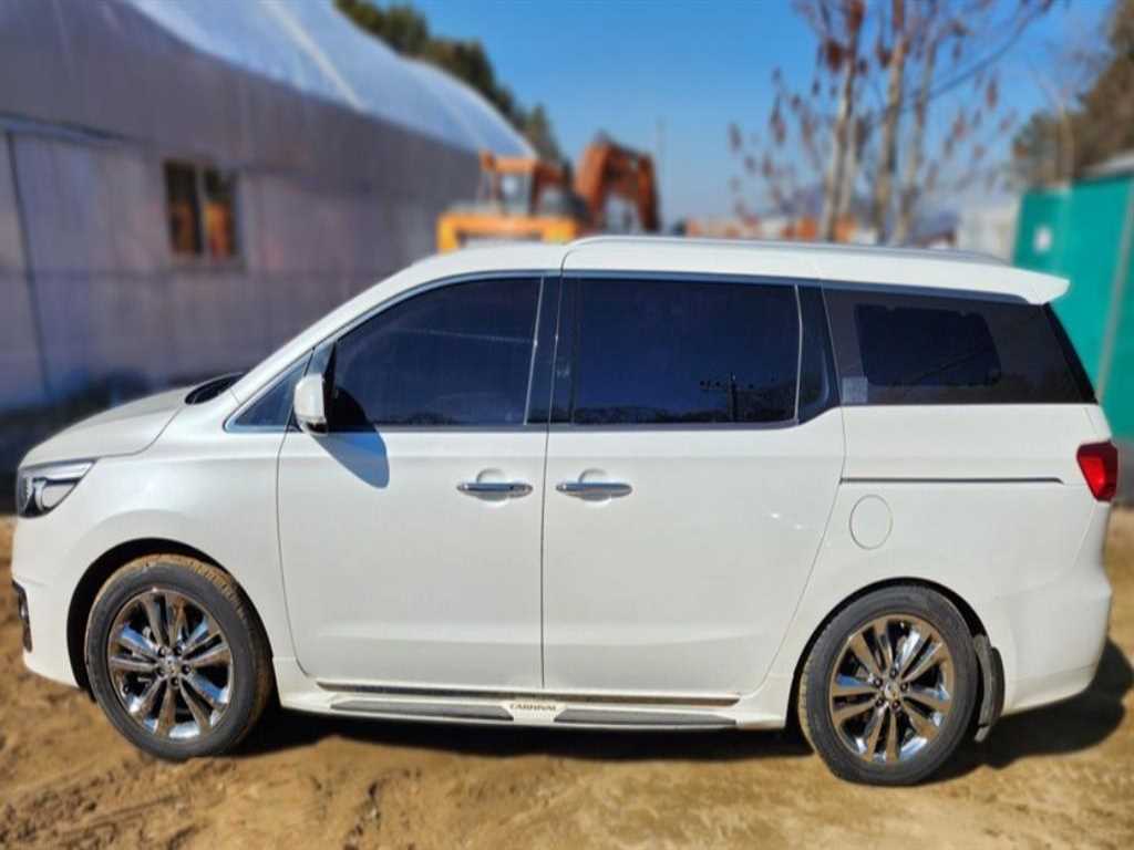 KIA Carnival - Vista 3