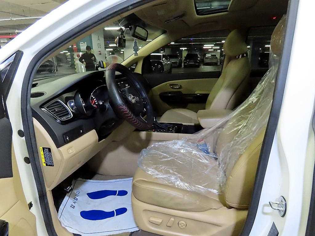 KIA Carnival - Vista 6