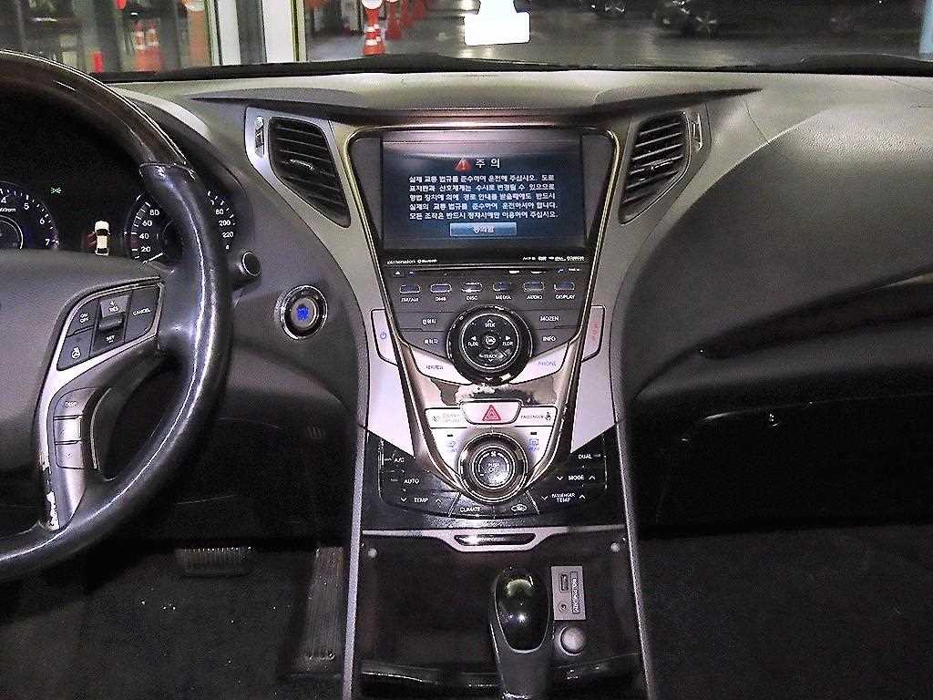 HYUNDAI Grandeur - Vista 11