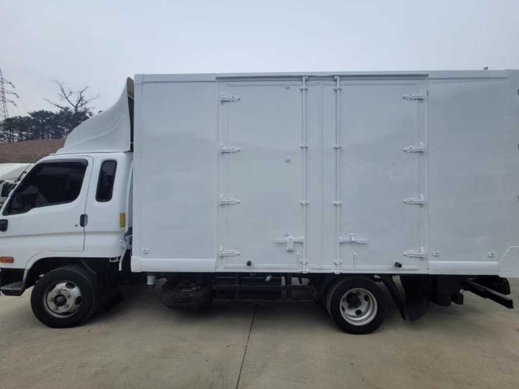 medium and large cargo truck - Vista 9