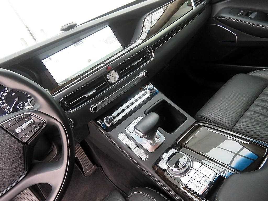 Genesis G90 - Vista 11