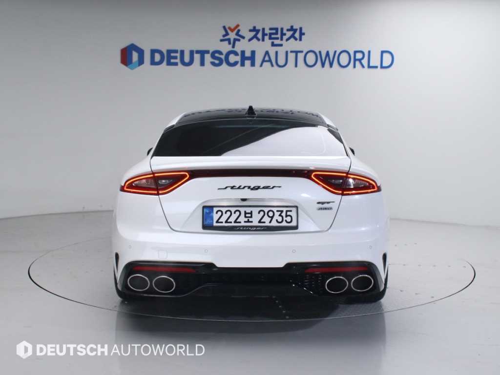 KIA Stinger - Vista 4