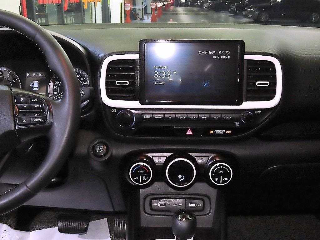 HYUNDAI Venue - Vista 11