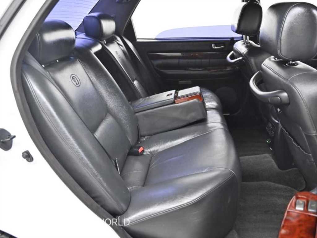 HYUNDAI Dynasty - Vista 12