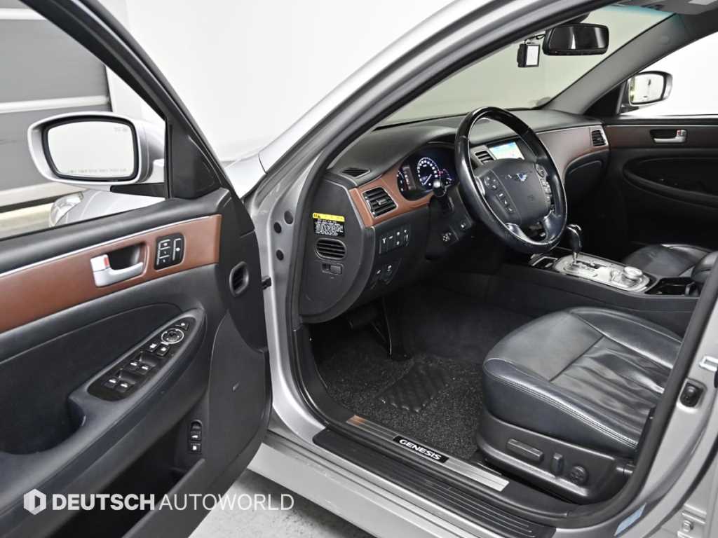 HYUNDAI Genesis - Vista 11