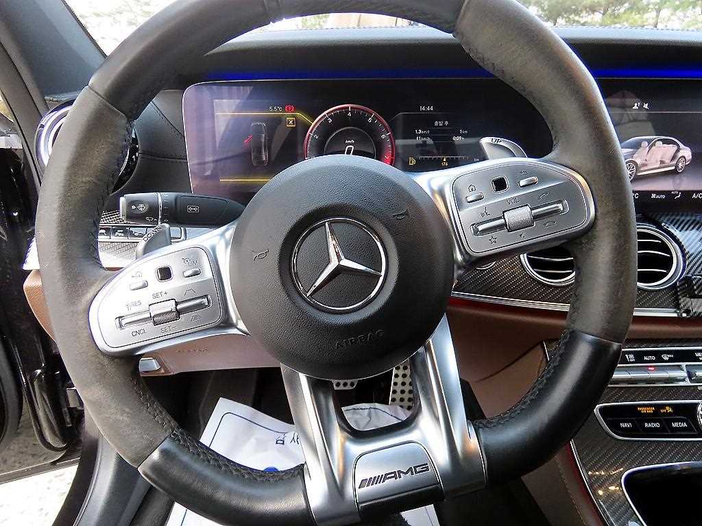 Mercedes Benz AMG GT - Vista 8