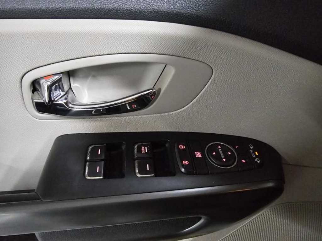KIA Carnival - Vista 11