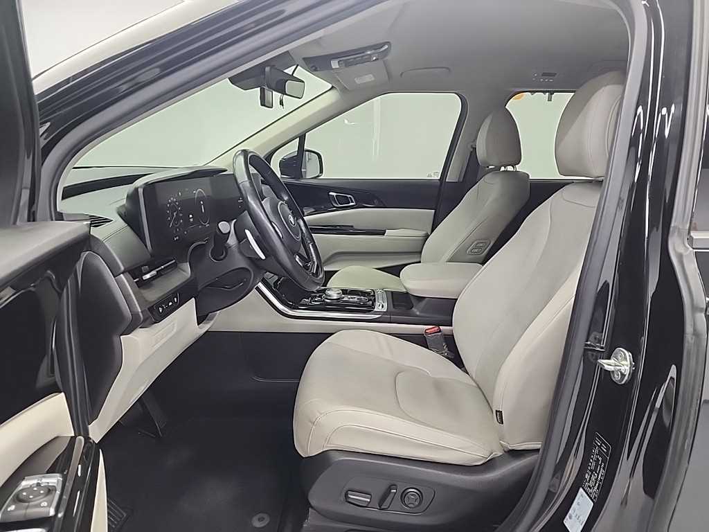 KIA Carnival - Vista 11