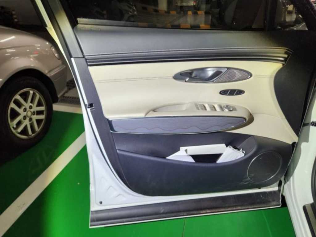 Genesis GV70 - Vista 12