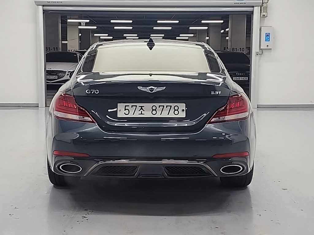 Genesis G70 - Vista 3
