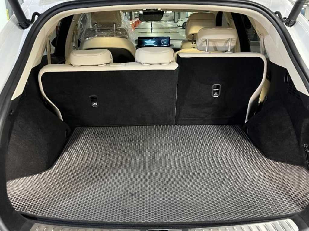 Genesis GV70 - Vista 6