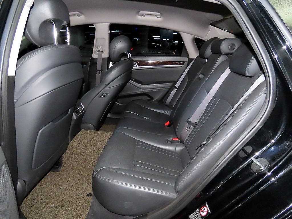 HYUNDAI Genesis - Vista 7