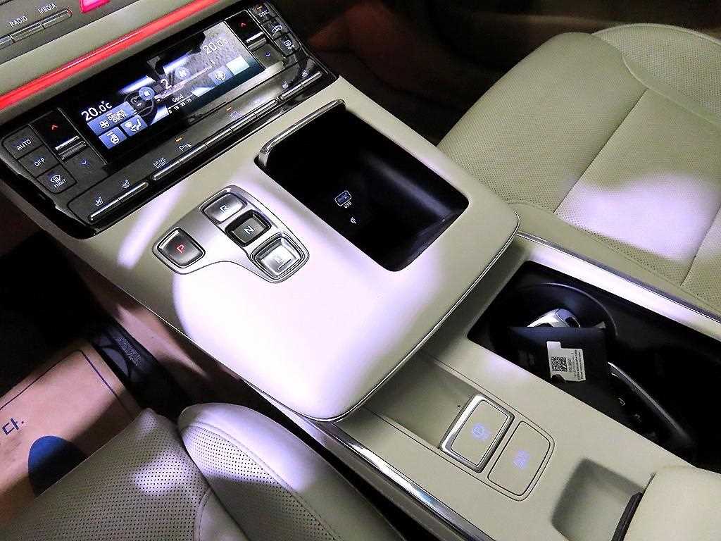 HYUNDAI Grandeur - Vista 12