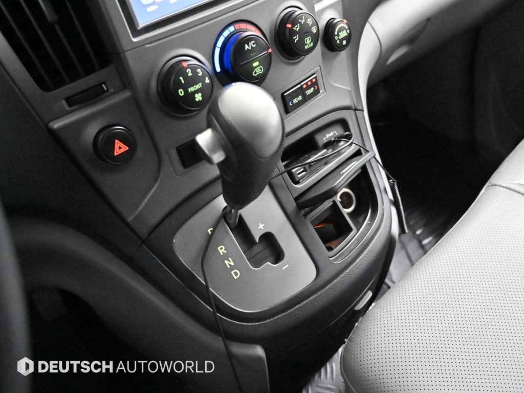 HYUNDAI Starex - Vista 9