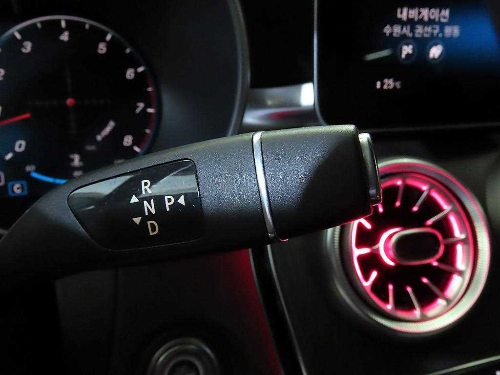 Mercedes Benz GLC Class - Vista 12