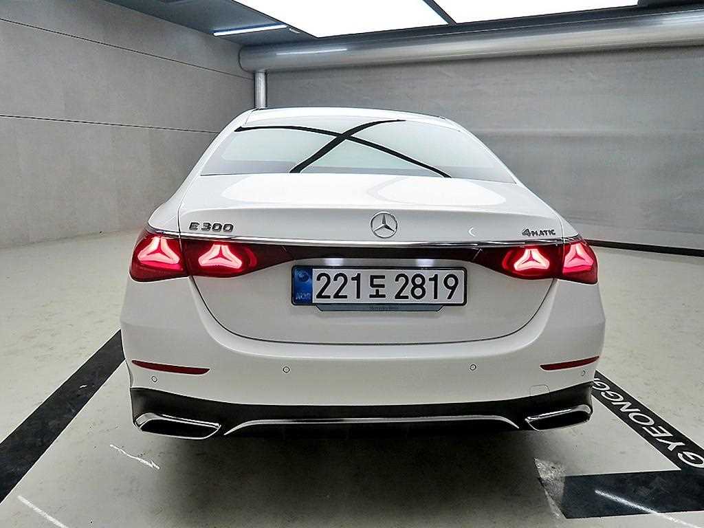 Mercedes Benz E class - Vista 3